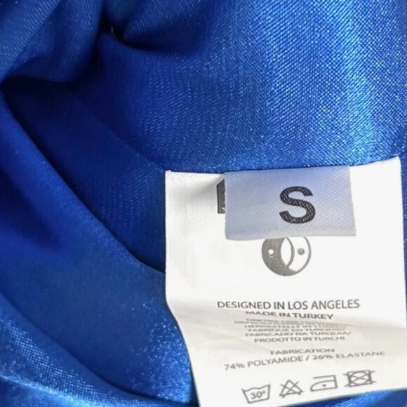 Khela Blue Velvet Puffer Cropped Wave Vest Jacket Size Small - Picture 8 of 8